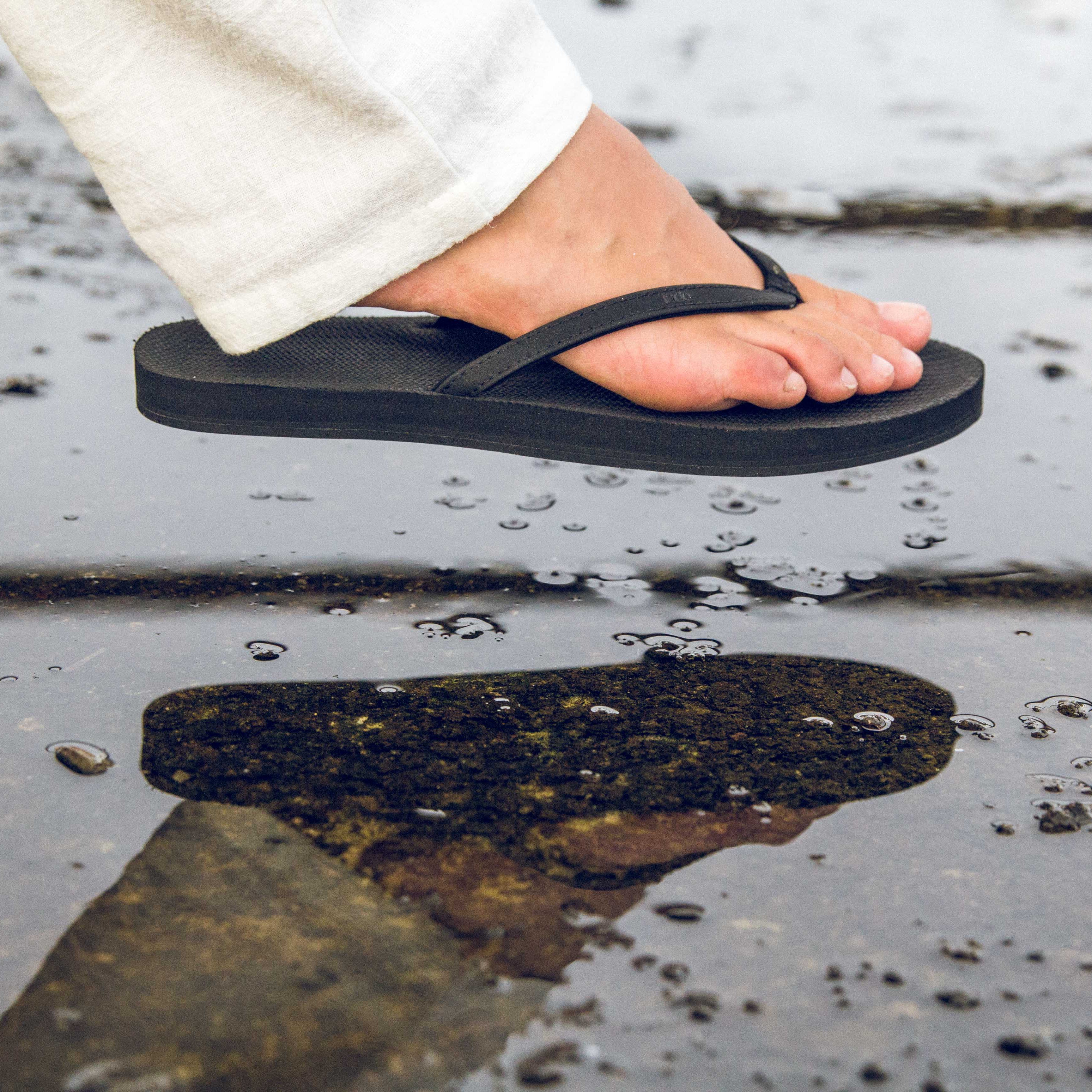 Women's Flip Flops - Black